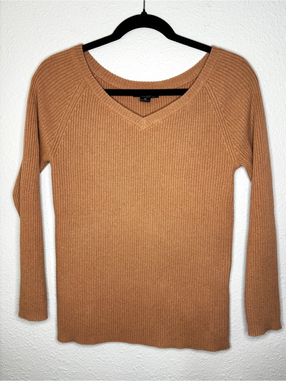 State Cashmere Ribbed Knit Fitted V-neck Cashmere Sweater Camel Brown M